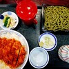 そば処いな垣 - ソースかつ丼 (900円・税込)」をプラス200円で茶そばとのセットで