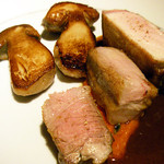 ベージュ アラン・デュカス 東京 - ヴィアンド　梅山豚のロースト