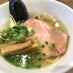 ラーメン酒場 天狗 - 鶏塩ラーメン　750円