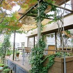 ガーデンカフェ ケ・セラ - 高台にあり、とても眺めの良いテラス席ｗ