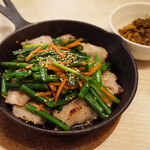 トンテキ食堂8 - トントロの炒め(単品650円)