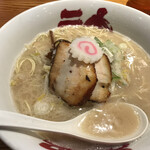 Ramen Ya Karaku - とんこつ淡　748円