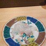 恵比寿 鮨 ふじまさ - マコガレイ。弾力があって刺身にぴったり。