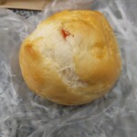 街のパン屋 グリエ - トマト塩パン(120円)