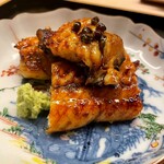 道人 - 皮パリパリ、身もふわっふわっの海鰻。直焼きとは思えないほど。