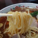 手打ラーメン みうら - 麺もプリプリで喉越しも良い。