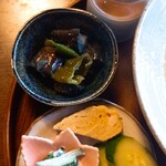 會津屋 - 小鉢、漬物、ごまプリン