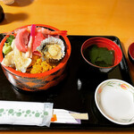 Sushishokudou Ohan - 本日のスペシャル丼(まぐろ、甘エビ、ウニ、タイ、ねぎとろ、のど黒の炙り、ホタテ煮)    ¥1,598-