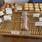 国産小麦と天然酵母パン くすもとベーカリー - 店内