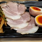 隆勝 - 特製つけそばの具。