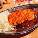 金沢カレー研究所 - 料理写真:何となくあっさり。カツも色が薄い。