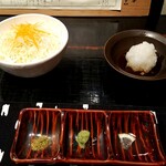 Onikuto Yasai Hachibe - 焼肉のお供。キャベツに鬼おろし、山椒、山葵、レモン汁。