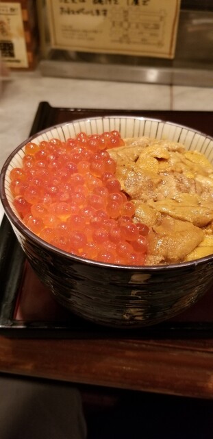 ぺりーのいくら丼 ぺりーのいくらどん 日本橋 海鮮丼 食べログ ぺりーのいくら丼 ぺりーのいくらどん 日本橋 海鮮丼 食べログ