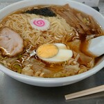 大勝軒 - ワンタン麺(税込940円)