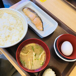 すき家 - 鮭朝食〜ごはん大盛