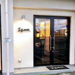 エッサンス - お店入り口