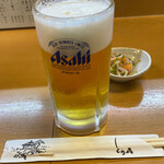 とり八 - 生ビール 600円。