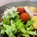 中華そば 深緑 - プチトマトなど野菜