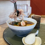 中華そば 深緑 - 後から指宿産一本釣り本枯れ節を乗せます