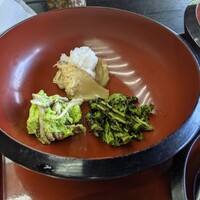 出羽屋 - 山菜冷そば