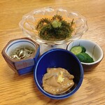 美帆寿司 - お通し
            じゅんさい、海ぶどう、きゅうり、イカの塩辛