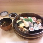 Sushi Fujita - 寿司定食1人半、これで1000円！