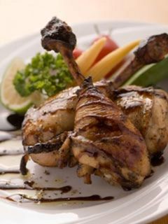 Dining Bar BRICK - みつ瀬鶏のグリル。自然豊かな佐賀県みつせ鶏の旨味をギュッと凝縮して カリッと焼き上げました。