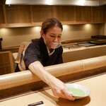 青蓮院門跡前 月おか - 