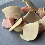Têtue. Classique Et Nature - フォワグラのコンフィと白桃のサラダ