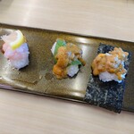 Sushi ro - 生うにと甘海老　748円