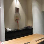 日本料理 晴山 - 店内には稲穂が。季節を感じさせます。