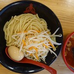 つけ麺専門店 三田製麺所 - 辛いつけ麺+野菜盛り