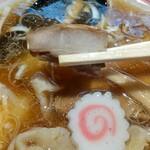 中華そば えもと - 豚バラチャーシューはバラけちゃった一部をリフト