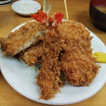 とんかつ山家 - ミックス定食。あら♪ 綺麗な揚げ色。