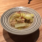 とり茶太郎 - 比内地鶏 胸すじ肉と黄ニラの三杯酢