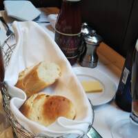 ウルフギャング・ステーキハウス シグニチャー - バゲット