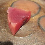 日本料理 晴山 - こちらは鰹の背の身。弾力ありました。