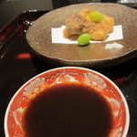 日本料理 晴山 - 松茸の揚物。手前のたれは出汁とウスターソースなどを使った物。
