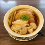 らぁ麺 紫陽花 - 醤油らぁ麺 国産煮豚ﾁｬｰｼｭｰ、わんたん