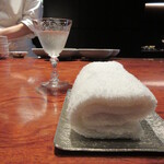 草庵 鍋島 - 吟醸 Sammer Moonと温かいおしぼり