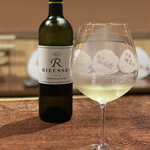 にしぶち飯店 - グラスの白ワイン
