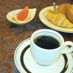 王ヶ頭ホテル - 朝食の後　パンとフルーツのサービス