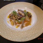 ガストロノミー ジョエル・ロブション - 特選牛フィレ肉のトゥルヌード 旬の野菜を添え、キャロットオイルと共に