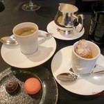 ガストロノミー ジョエル・ロブション - カフェとミニャルディーズ