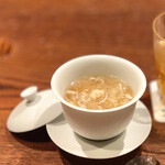 にしぶち飯店 - 毛蟹とフカヒレのスープ
      茶碗蒸しと甘鯛