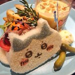 ザ・ゲスト・カフェ&ダイナー - ハチワレのごちそうサンド(1,500円)。