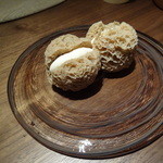 気泡をたくさん含ませた栗のパン