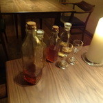 Fujiya 1935 - リキュール。4種類の中から一つ選ぶ。我々はレモンと梨を。