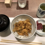 天ぷら新宿つな八 - 小天丼、赤だし、香の物