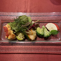 Ristorante 美郷 - アンティパスト
                    前菜のお皿は嬉しい多品目。